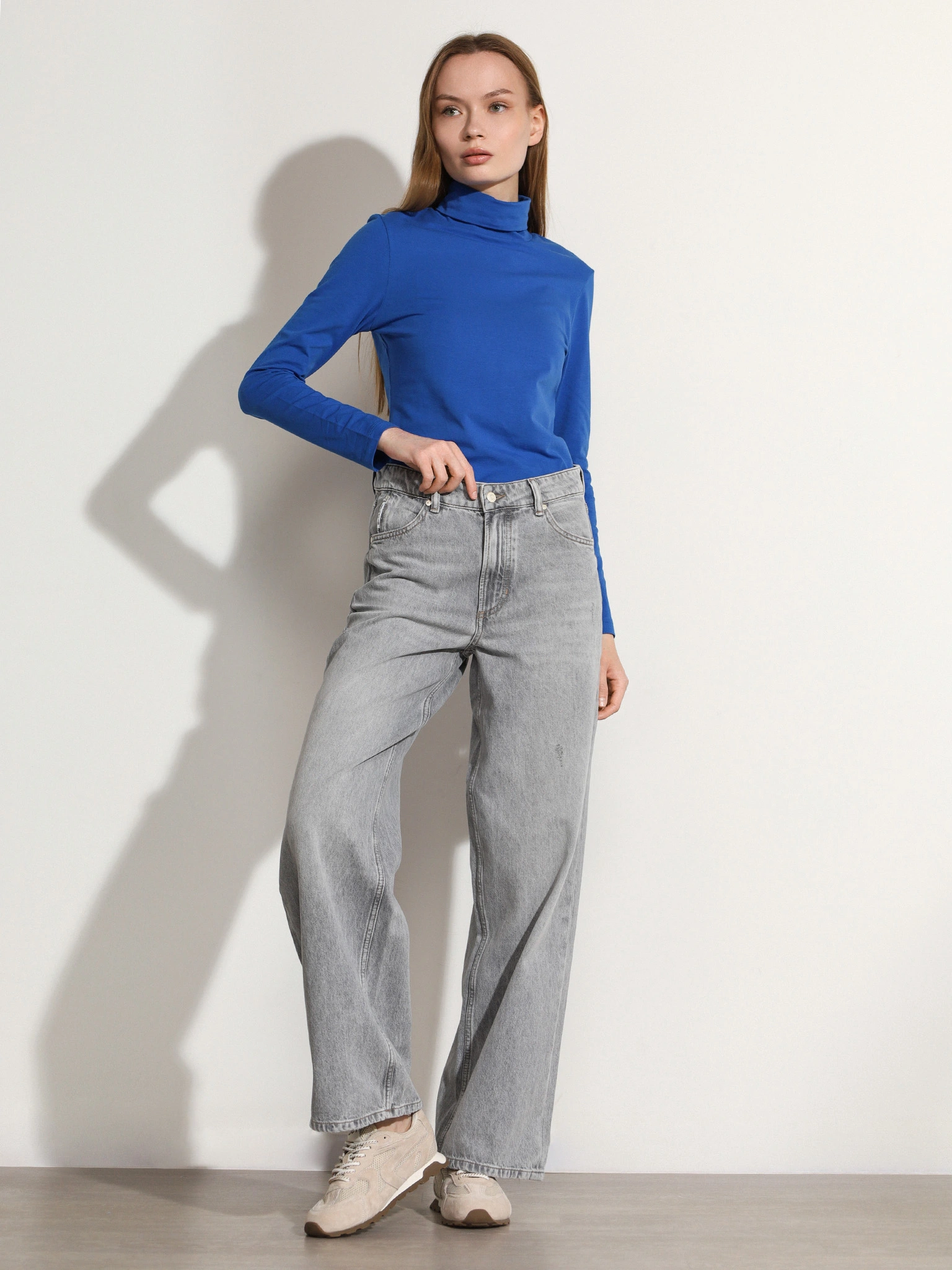 Водолазка синего цвета из смесового хлопка